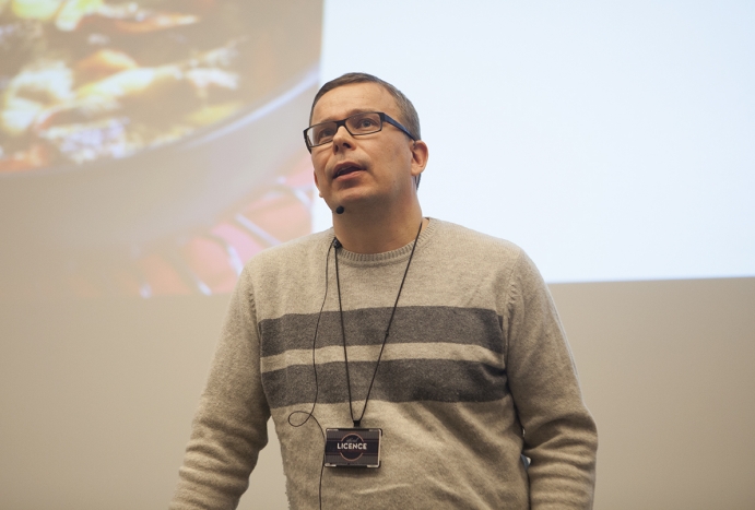 Anssi Tuulenmäki innosti KoiraExpo-yleisöä kokeilemaan uusia ideoita