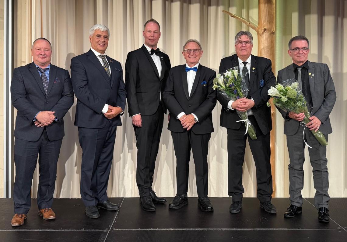 Markku Mähönen ja Sampo Miettinen palkittiin FCI:n toimesta