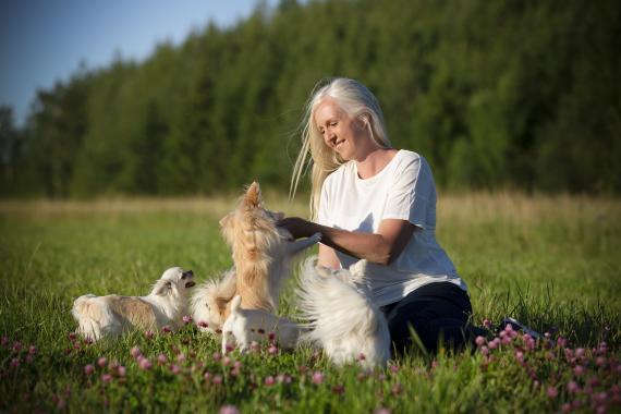 Katariina Rautiala kasvattiensa kanssa