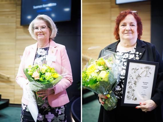 Palkitut Leila Stenlund ja Marja-Helena Ilvonen_kevätvaltuusto 2024