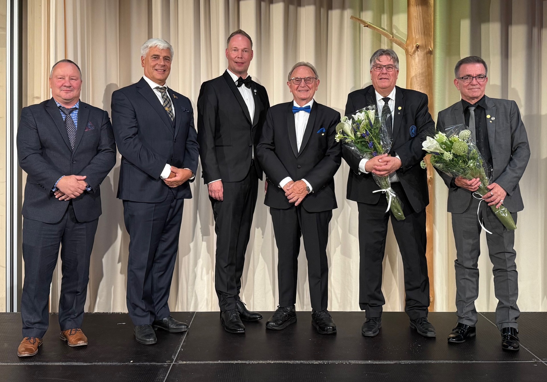 Markku Mähönen ja Sampo Miettinen palkittiin FCI:n toimesta